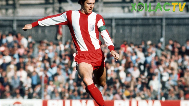 Franz Beckenbauer là cầu thủ áo số 4 huyền thoại của bóng đá Đức và thế giới