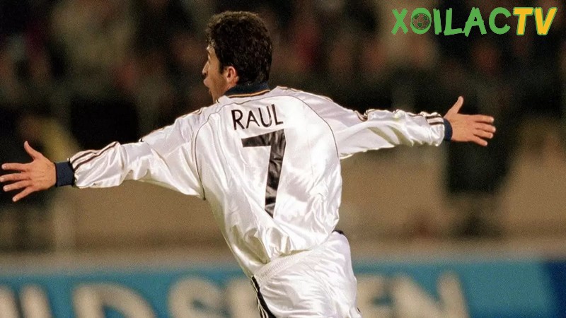 Raul Gonzalez là một trong những cầu thủ áo số 7 xuất sắc nhất của Real Madrid