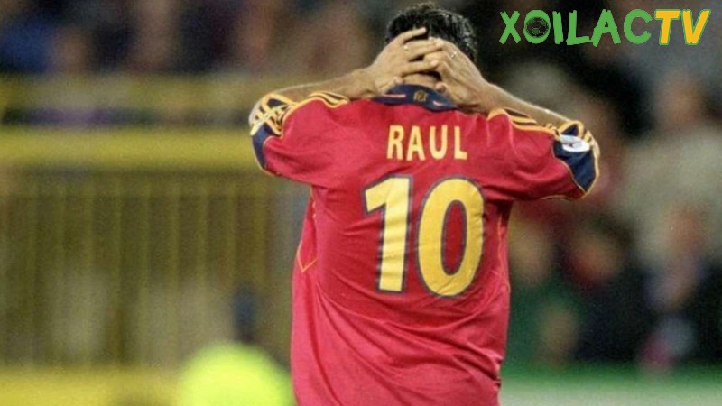 Dù xuất sắc nhưng Raul lại không thành công tại tuyển Tây Ban Nha